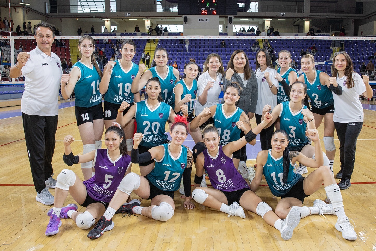 Türkiye Voleybol Federasyonu kadınlar 2. Ligi’nde mücadele eden Afyon Belediye
