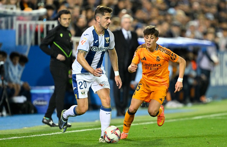 İspanya 1. Futbol Ligi'nin (La Liga) 14. haftasında Real Madrid,