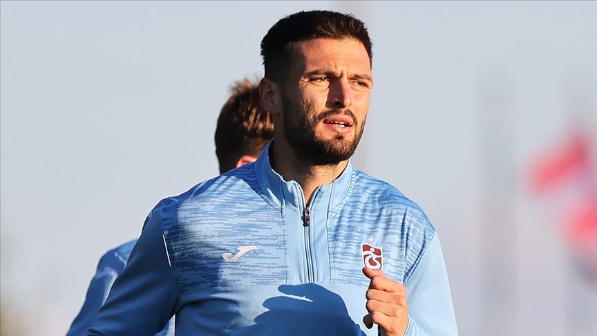 Trabzonsporlu futbolcu Okay Yokuşlu'nun sağ dizinde ödem ve kıkırdak yaralanması
