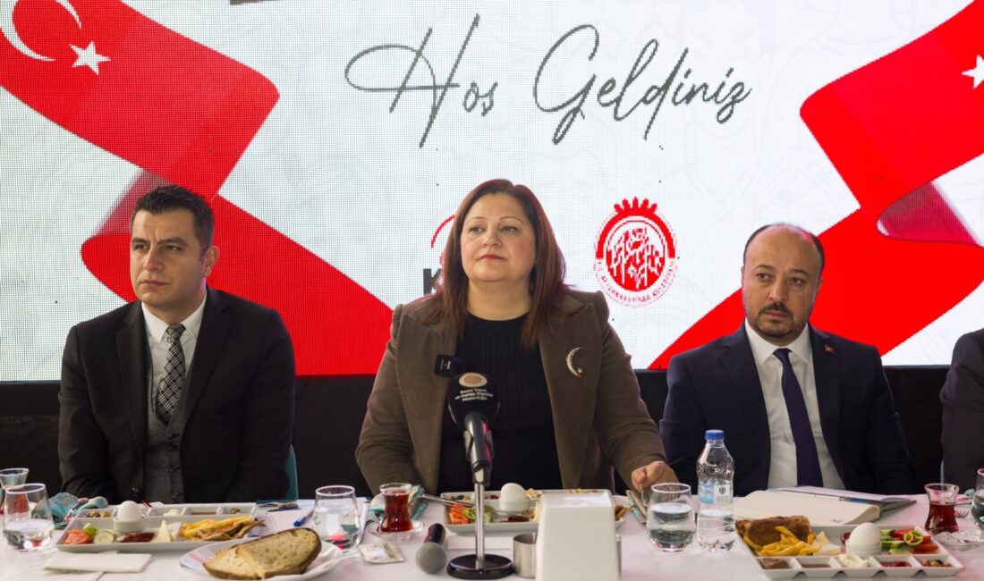 Afyonkarahisar Belediyesi, “Muhtarımın Yanındayım Projesi”ni başlattığını duyurdu. Belediye, mahallelerine hizmet
