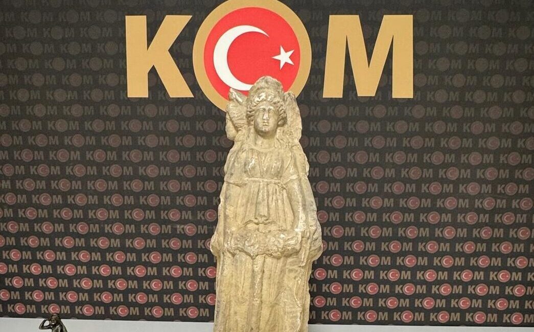 AFYONKARAHİSAR (AA) – Afyonkarahisar'da iş yerinde bulunan Roma dönemine ait