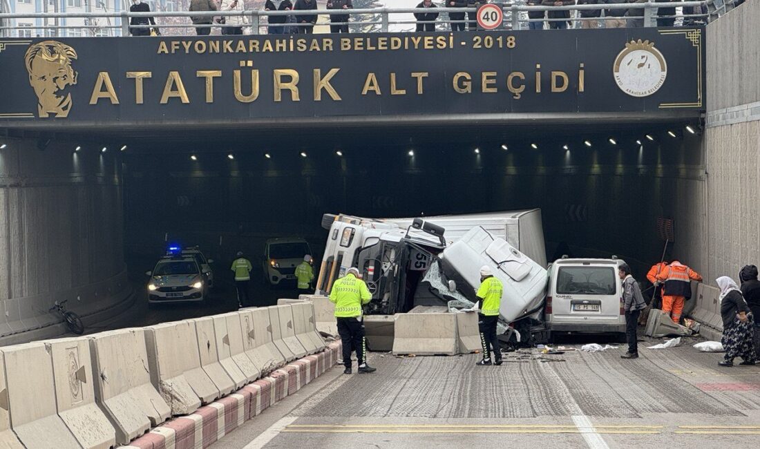 AFYONKARAHİSAR (AA) – Afyonkarahisar'da altgeçitte devrilen kamyonun sürücüsü ağır yaralandı.