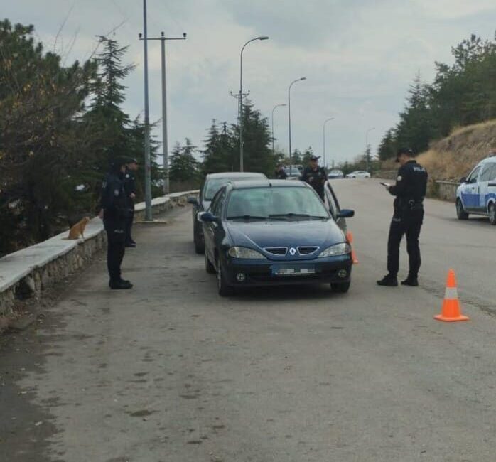 Afyonkarahisar'da hakkında 20 yıl hapis cezası bulunan firari hükümlü yakalandı.
