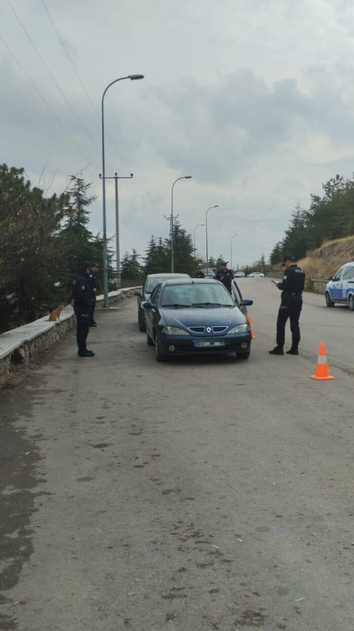Afyonkarahisar'da hakkında 20 yıl hapis cezası bulunan firari hükümlü yakalandı.