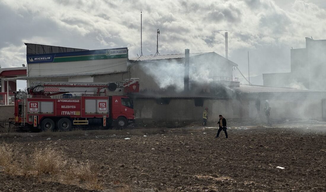 Afyonkarahisar’da bir akaryakıt istasyonunun arka kısmındaki depoda çıkan yangın hasara