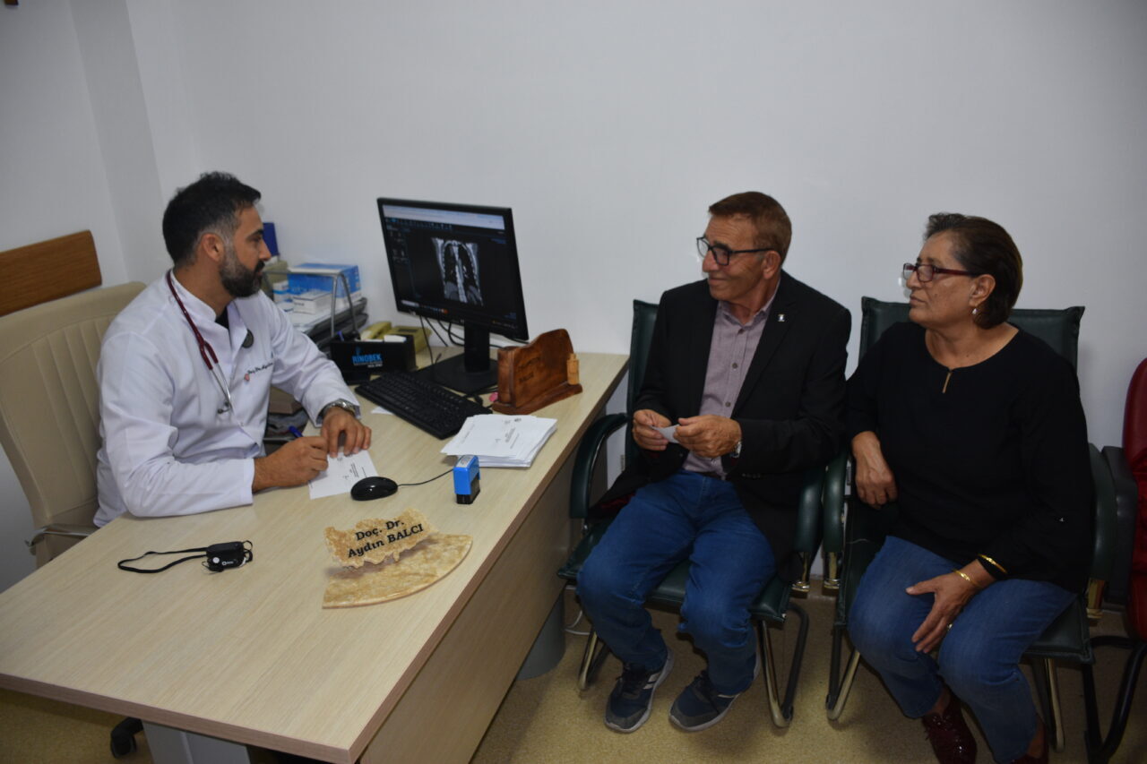 AFYONKARAHİSAR (AA) – Afyonkarahisar'da yakalandığı akciğer kanserini erken tanıyla yenen