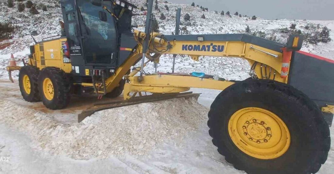 Afyonkarahisar’da hafta sonu aniden bastıran kar yağışı sonrası İl Özel