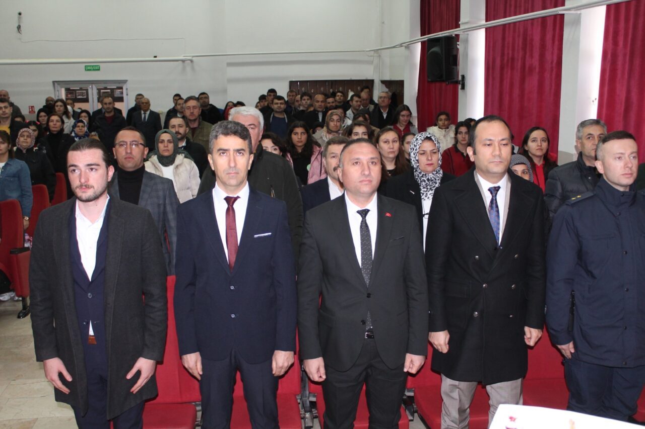 AFYONKARAHİSAR (AA) – Afyonkarahisar'ın Çay ilçesinde 24 Kasım Öğretmenler Günü