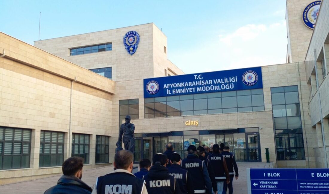 AFYONKARAHİSAR (AA) – FETÖ'ye yönelik "Kıskaç-30" operasyonunda Afyonkarahisar merkezli 4