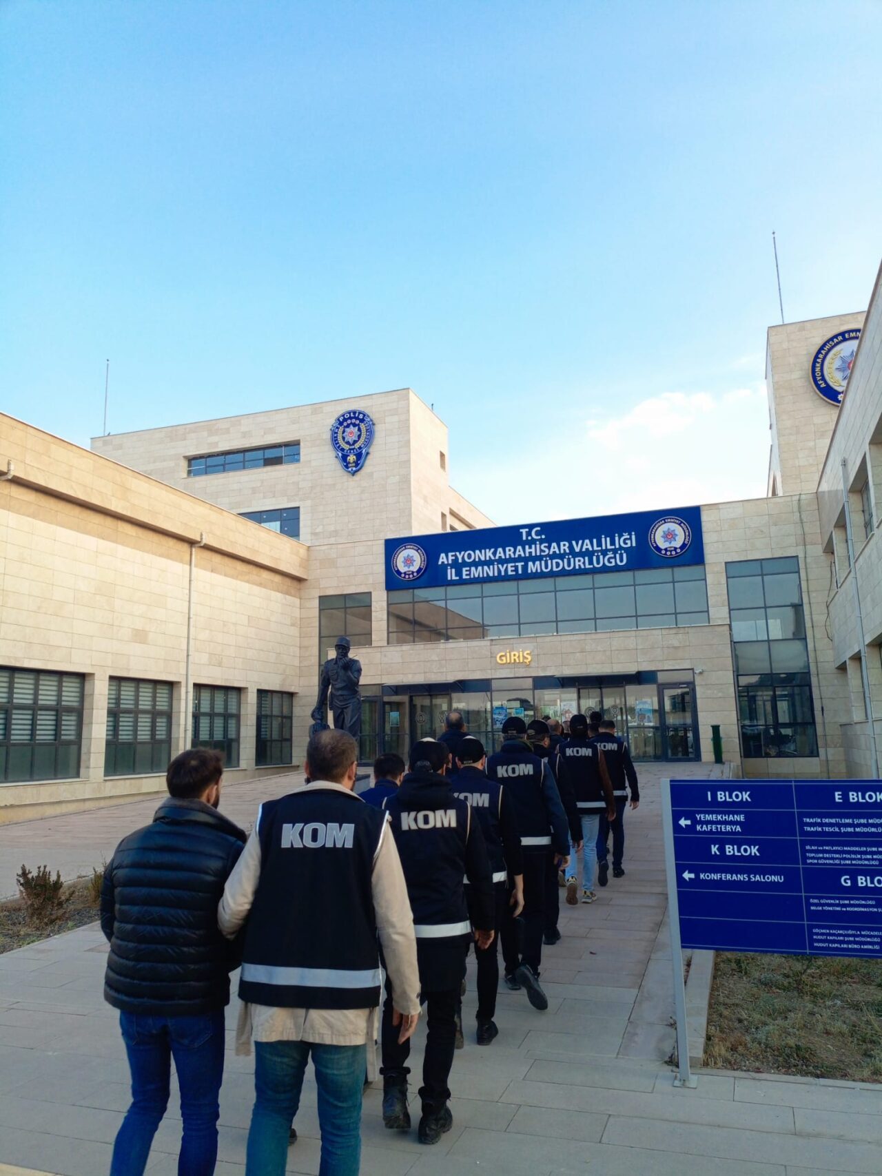 AFYONKARAHİSAR (AA) – FETÖ'ye yönelik "Kıskaç-30" operasyonunda Afyonkarahisar merkezli 4