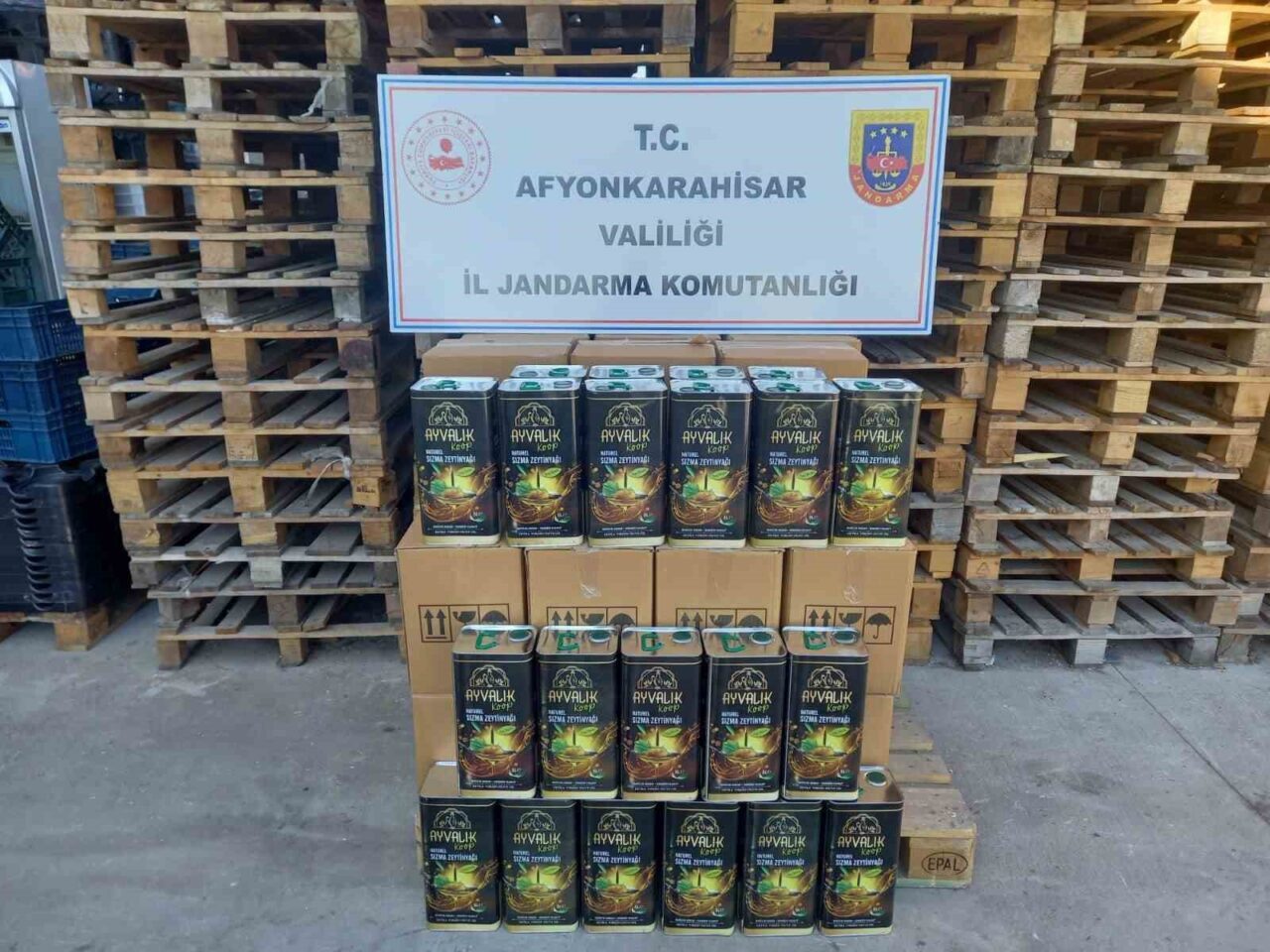 Afyonkarahisar’da yurtdışından getirilen pamuk ve soya yağlarının içerisine aroma ve