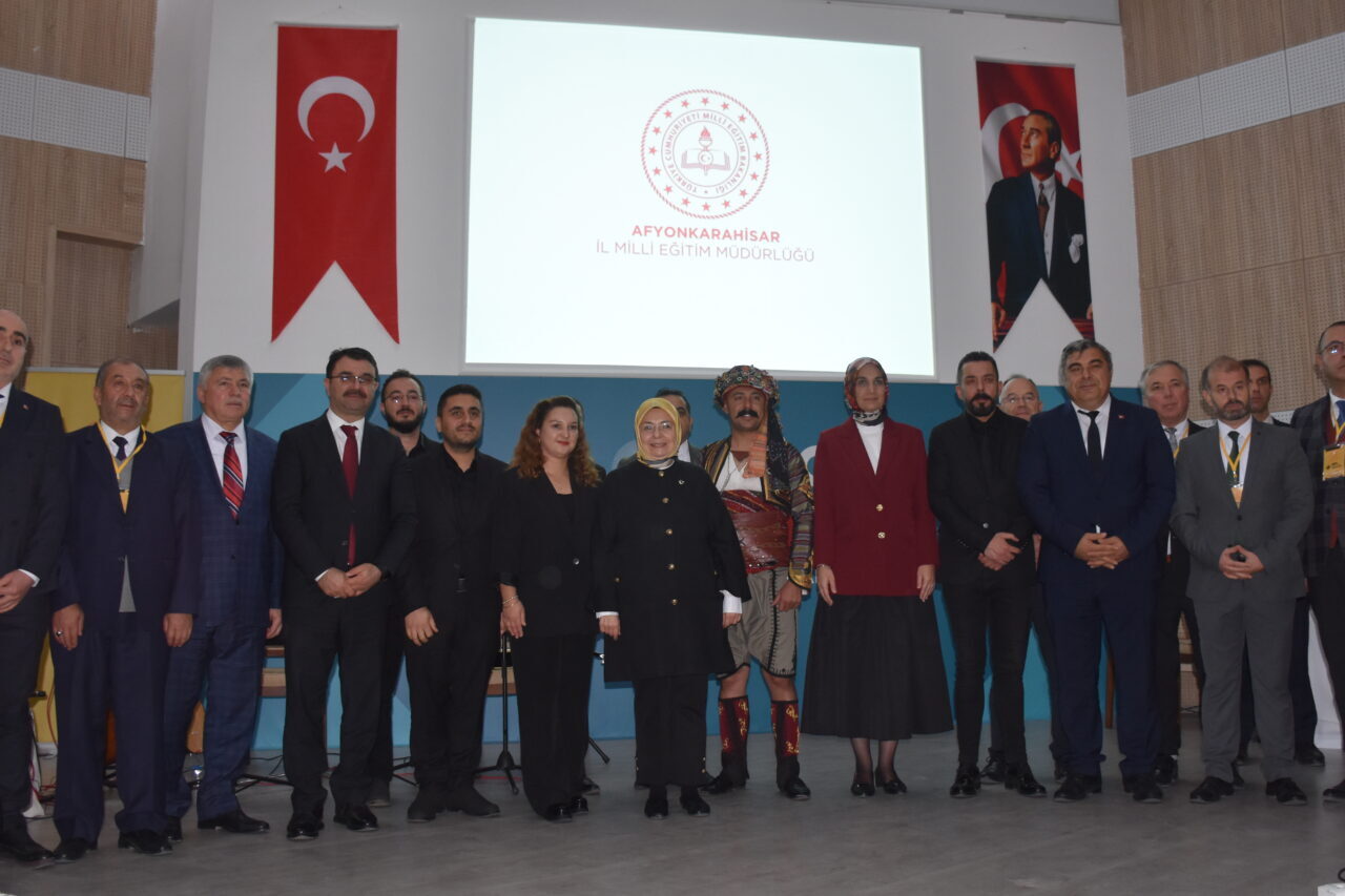 - "Türkiye'yi ve dünyayı anlayan nesiller yetiştirme gayreti içerisindeyiz"