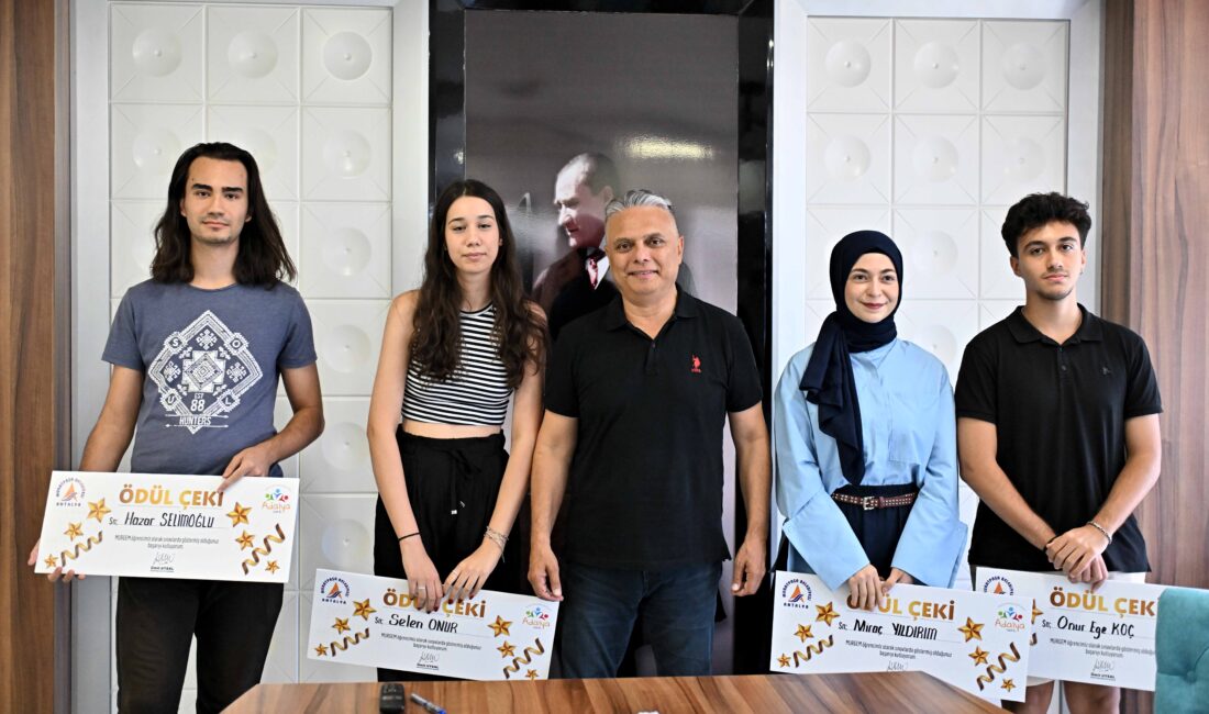 Muratpaşa Belediyesi’nin gençleri üniversiteye hazırlayan Muratpaşa Gençlik Eğitim Merkezi (MURGEM),
