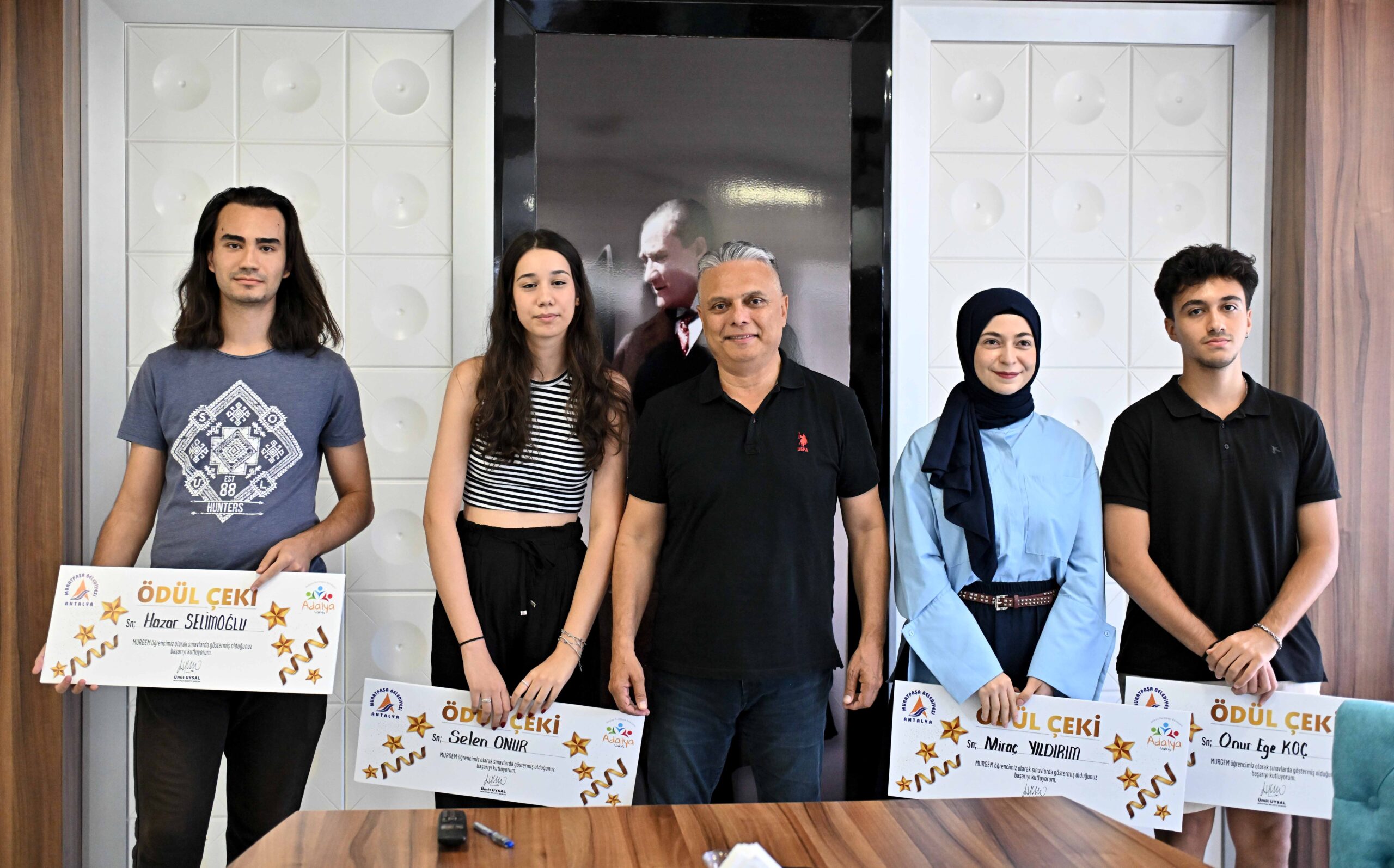 Muratpaşa Belediyesi’nin gençleri üniversiteye hazırlayan Muratpaşa Gençlik Eğitim Merkezi (MURGEM),