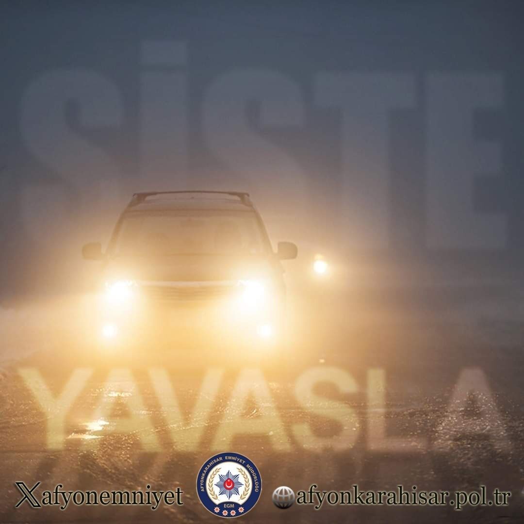 Afyonkarahisar’da polis tarafından yapılan yol kontrollerinde sis ve puslu havadan