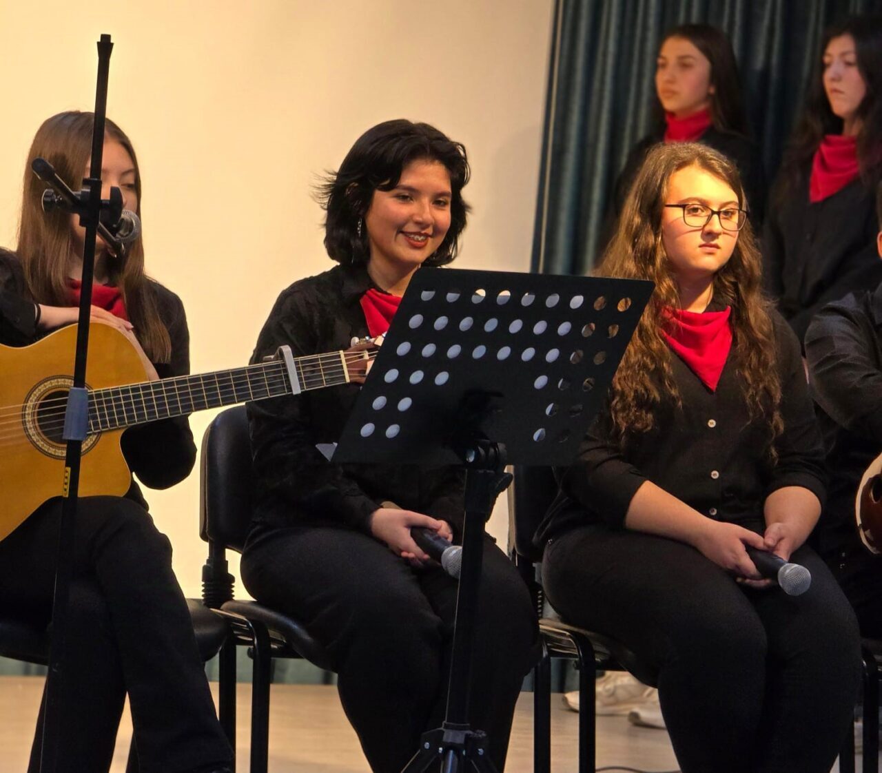 Afyonkarahisar’ın Şuhut ilçesinde 24 Kasım Öğretmenler Günü dolayısıyla kutlama programı