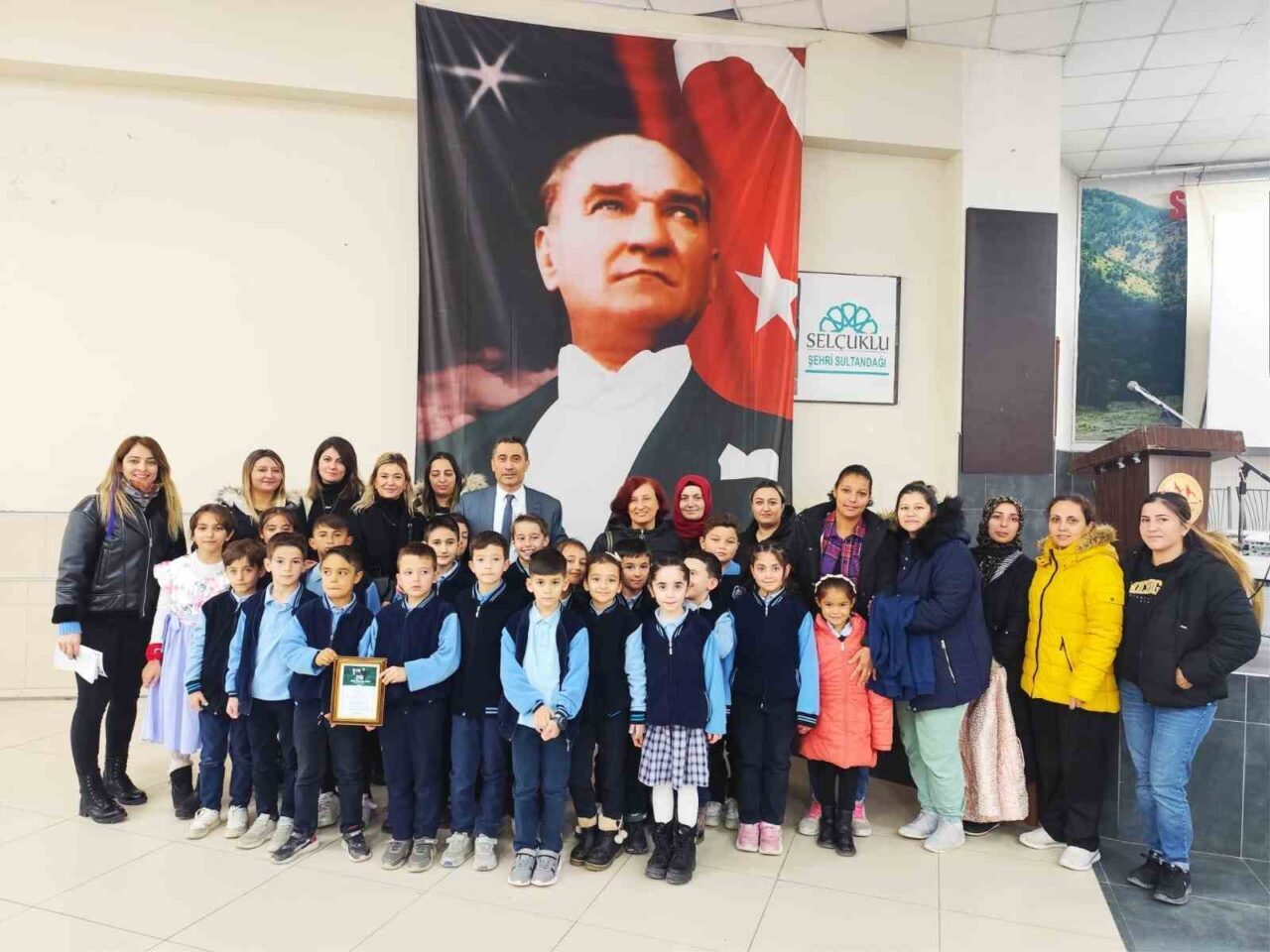 Afyonkarahisar’ın Sultandağı ilçesinde Selçuk İlkokulu 3/B sınıfı öğrencilerinin velileri, Öğretmenler