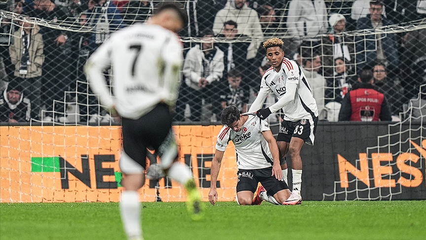 Galatasaray maçıyla başlayan kötü gidişi engelleyemeyen Beşiktaş, Göztepe karşısında 2-0