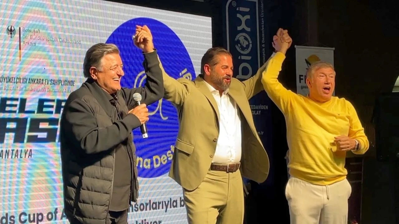 Aralarında kırgınlık bulunan teknik direktör Yılmaz Vural ile eski milli