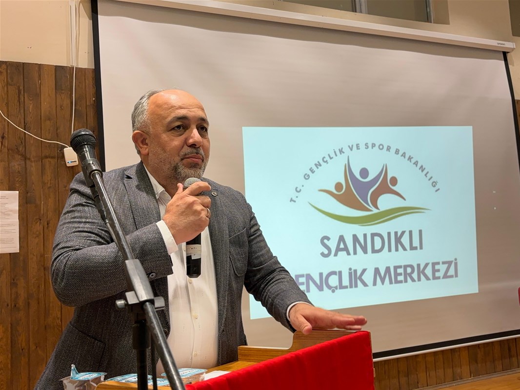 Sandıklı Gençlik Merkezi tarafından şiir dinletisi etkinliği düzenlendi. Etkinliğe Gençlik