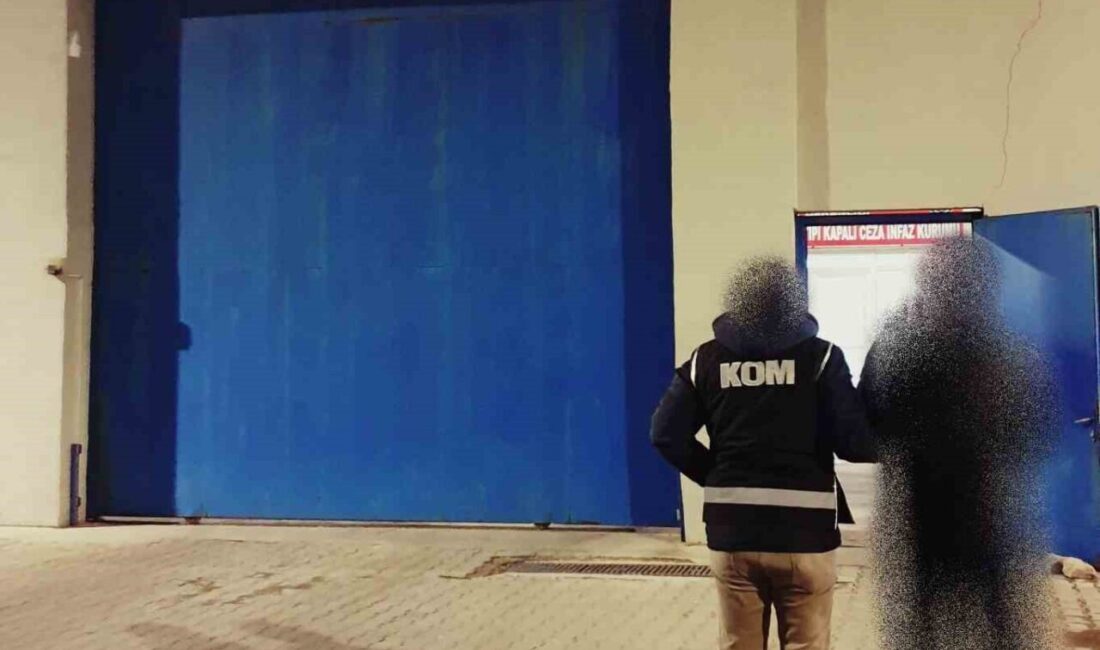 Polis aranan şahısları yakaladı! Afyonkarahisar’da 10 yıl 10 ay hapis cezasıyla aranan bir şahıs