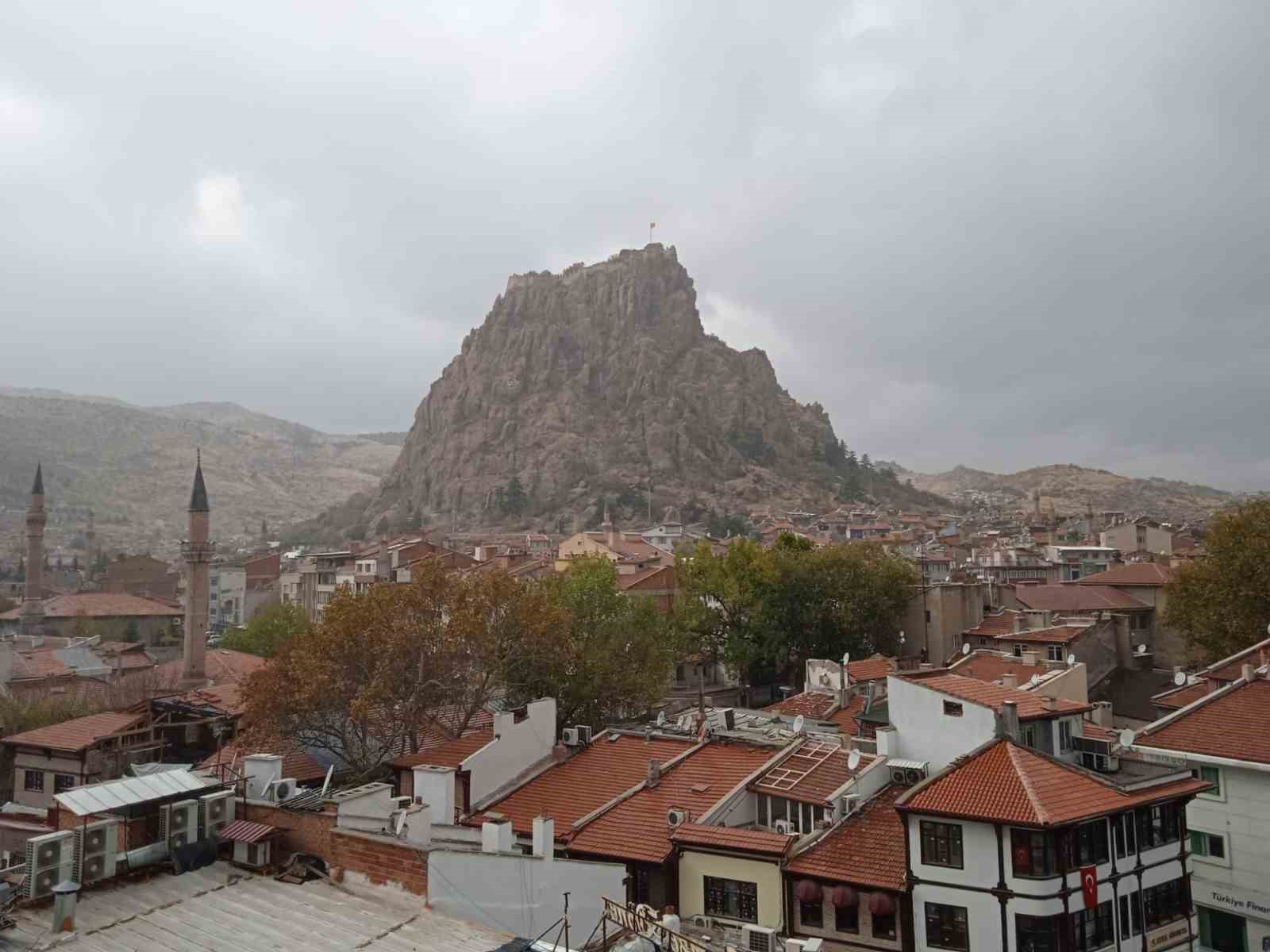 Afyonkarahisar, yağmur ve kar yağışının etkili olacağı günlere girdi. Afyonkarahisar