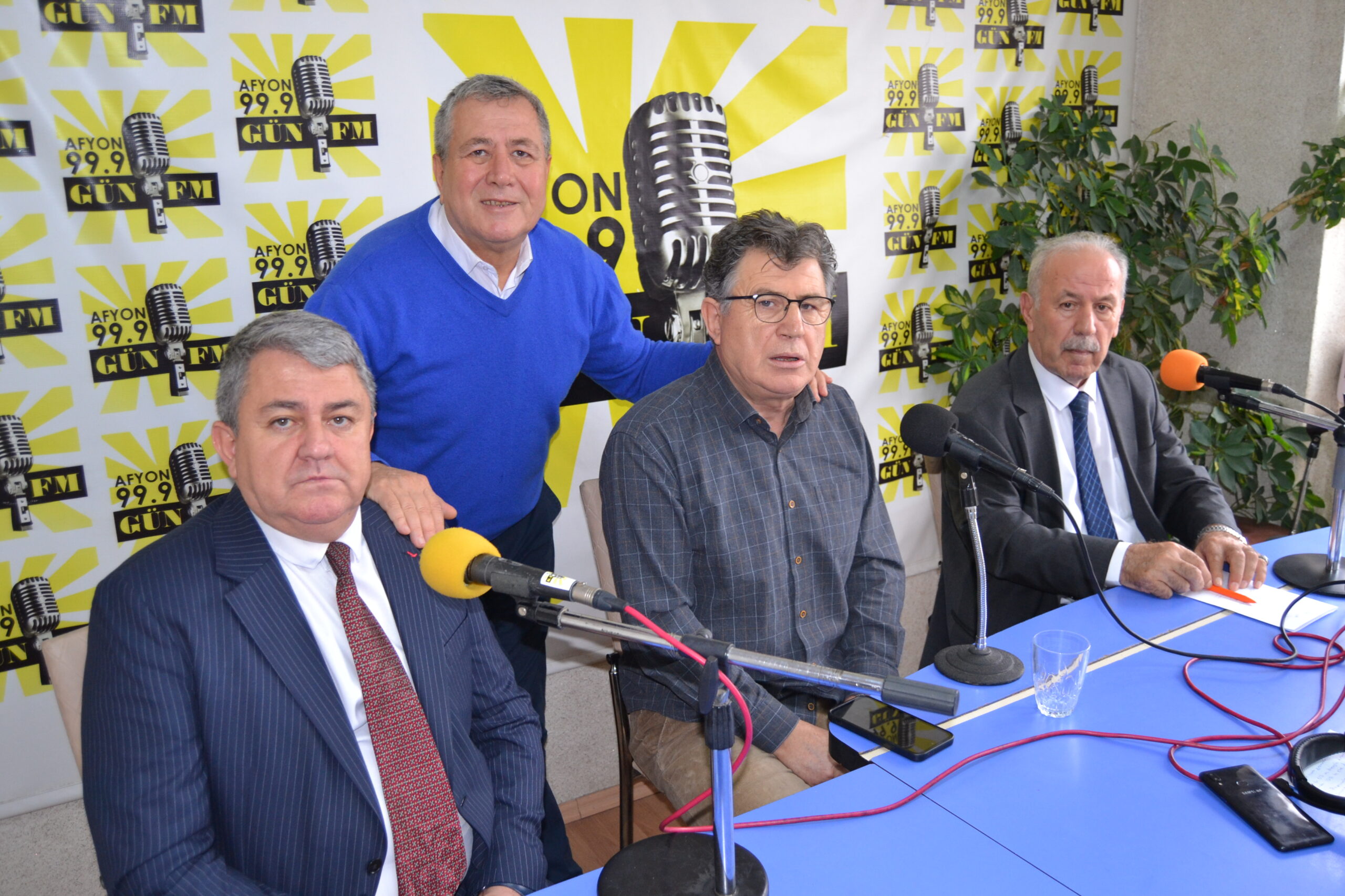 Gün FM’de yayınlanan Basın Odası’nda Suriye’de yaşananlar değerlendirildi. Gazeteci İsmail