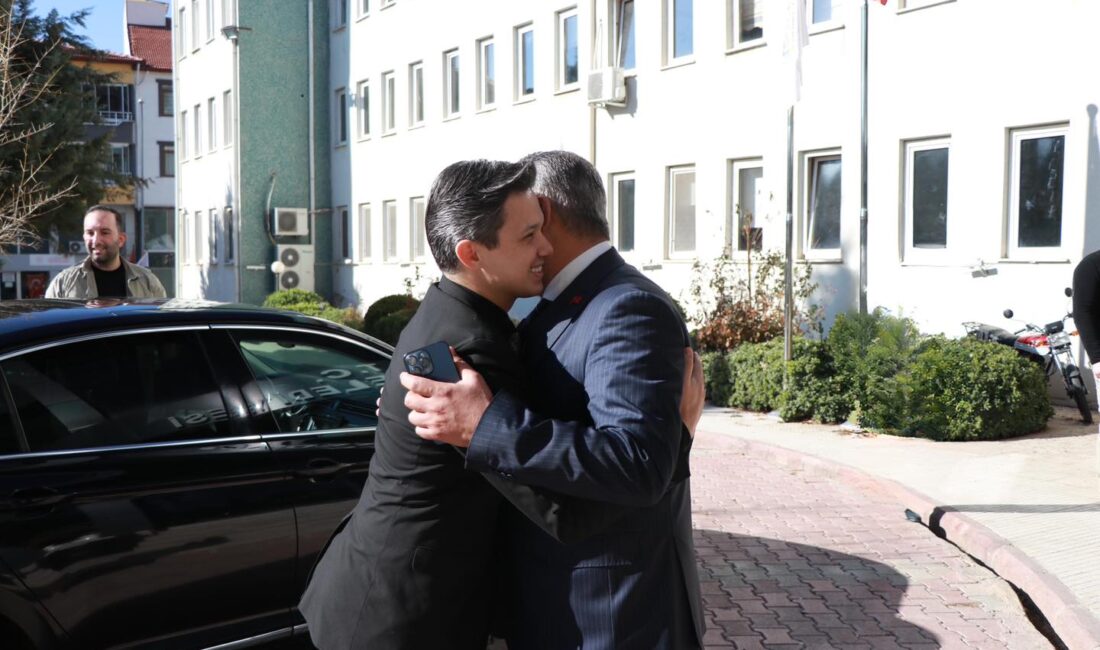 Geçtiğimiz günlerde Dinar Belediye Başkanı Veysel Topçu, Dazkırı Belediye Başkanı