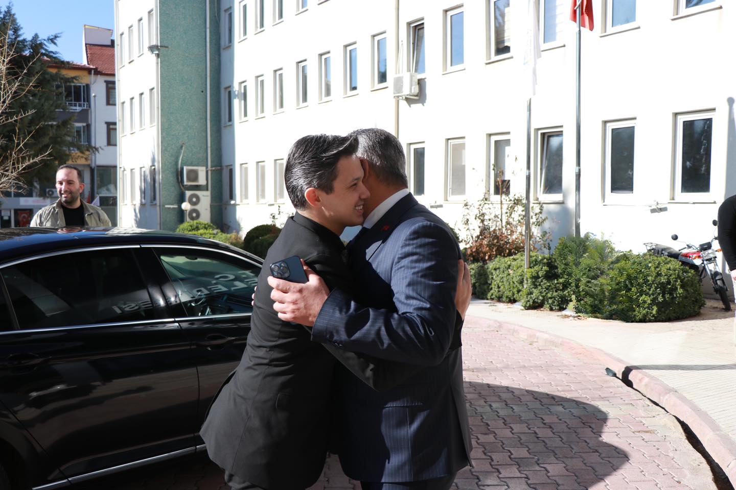 Geçtiğimiz günlerde Dinar Belediye Başkanı Veysel Topçu, Dazkırı Belediye Başkanı