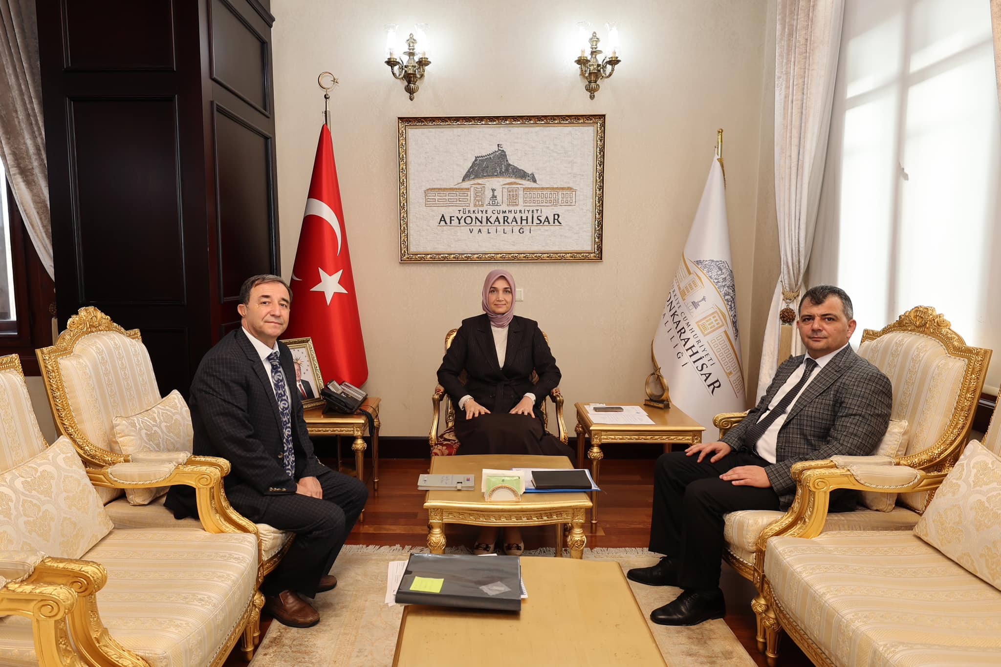 Afyonkarahisar Valisi Kübra Güran Yiğitbaşı, konuklarını ağırlamaya devam ediyor.