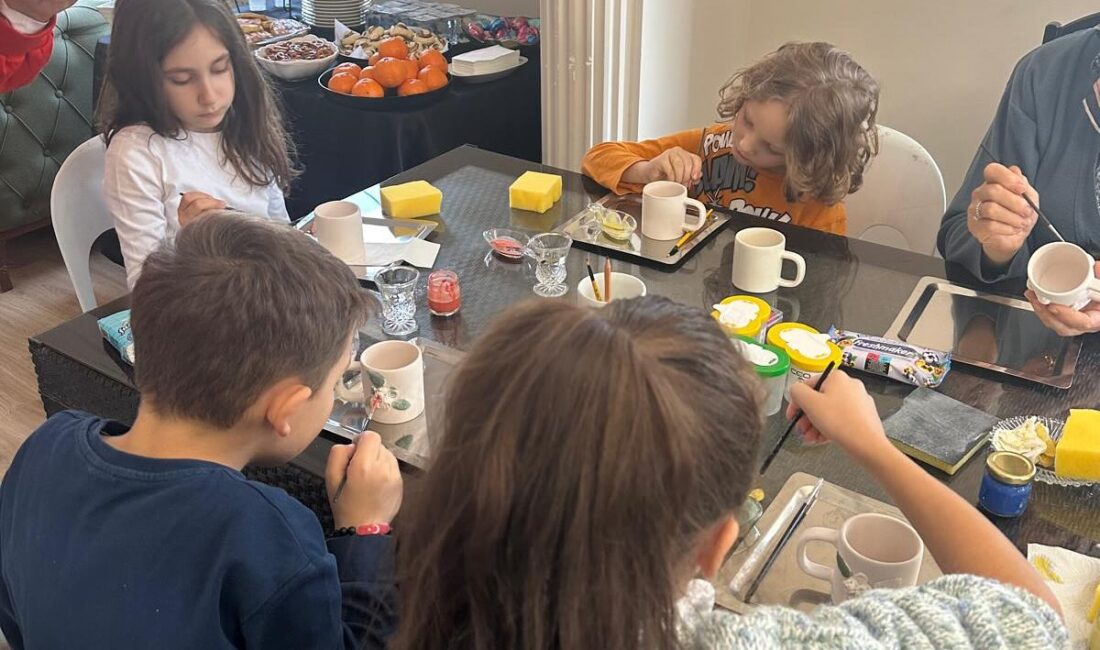 Afyonkarahisar’ın önemli sivil toplum kuruluşlarından biri olan Gül Anneler Derneği,