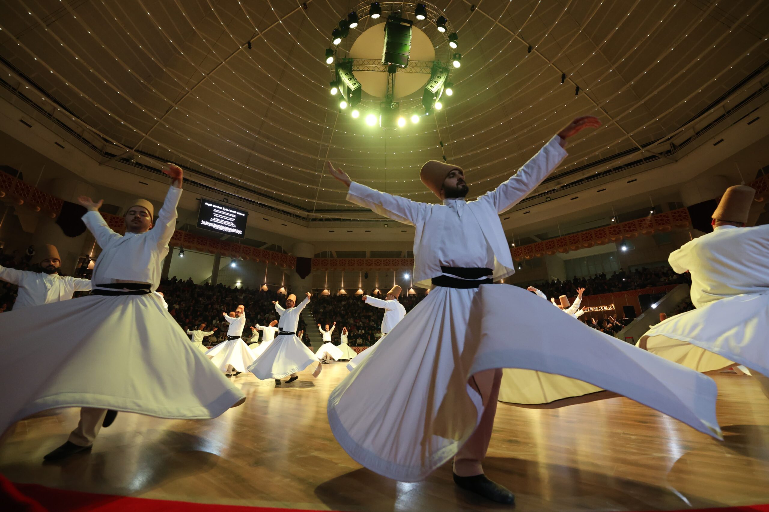 Bu yıl “Muhabbet Vakti” temasıyla tüm dünyadan Mevlana dostlarını Konya’da