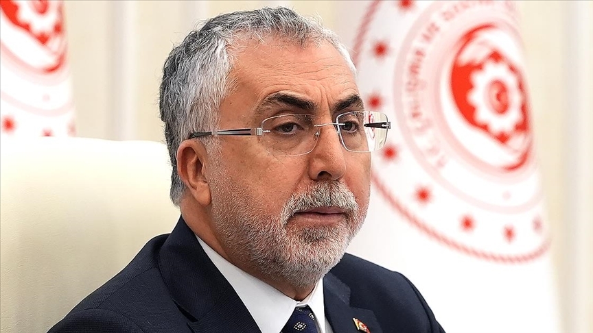 Çalışma ve Sosyal Güvenlik Bakanı Vedat Işıkhan, yeni asgari ücretle