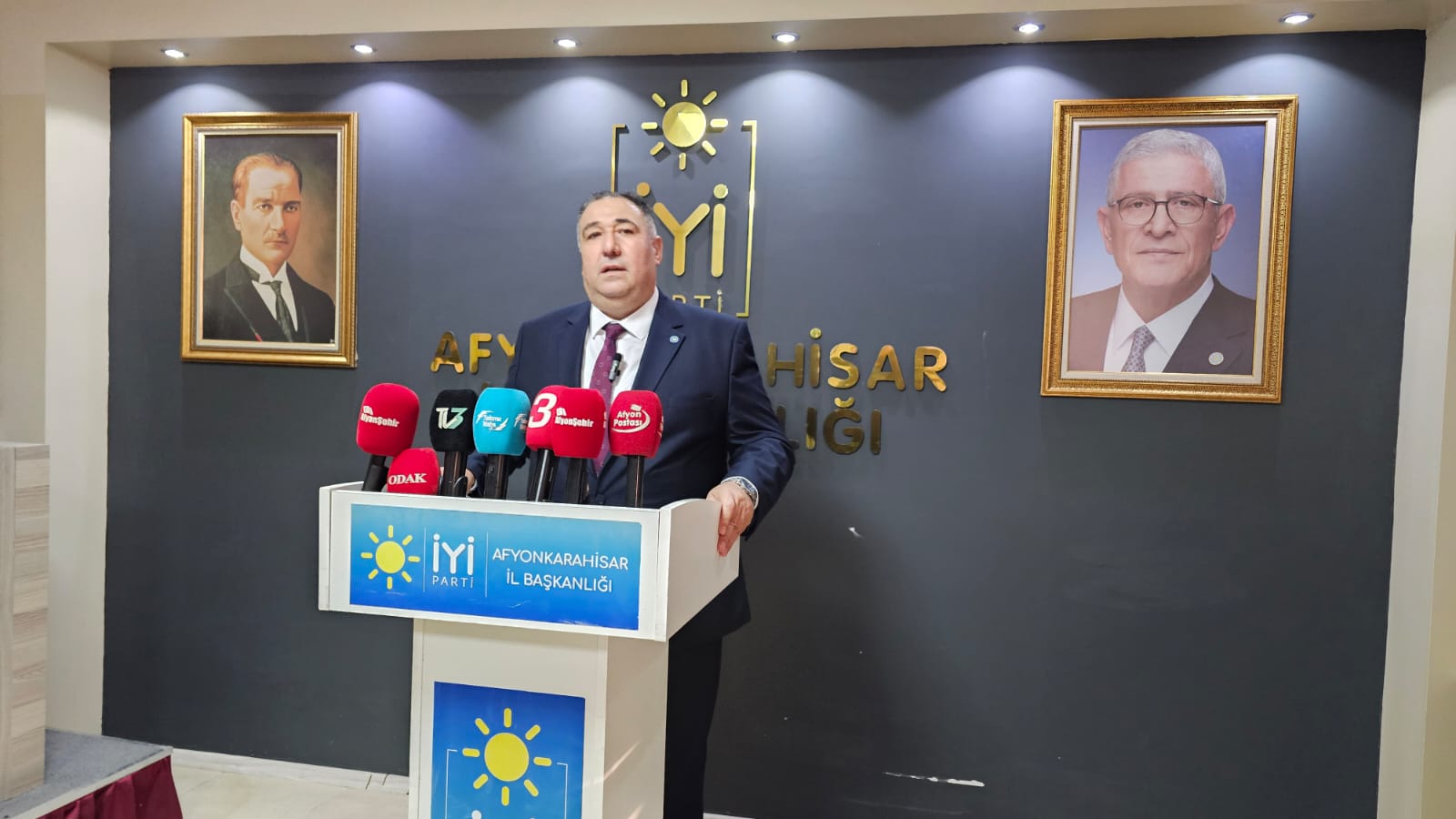 İYİ Parti Afyonkarahisar İl Başkanı Muhammet Mısırlıoğlu, Haftalık değerlendirme toplantısında