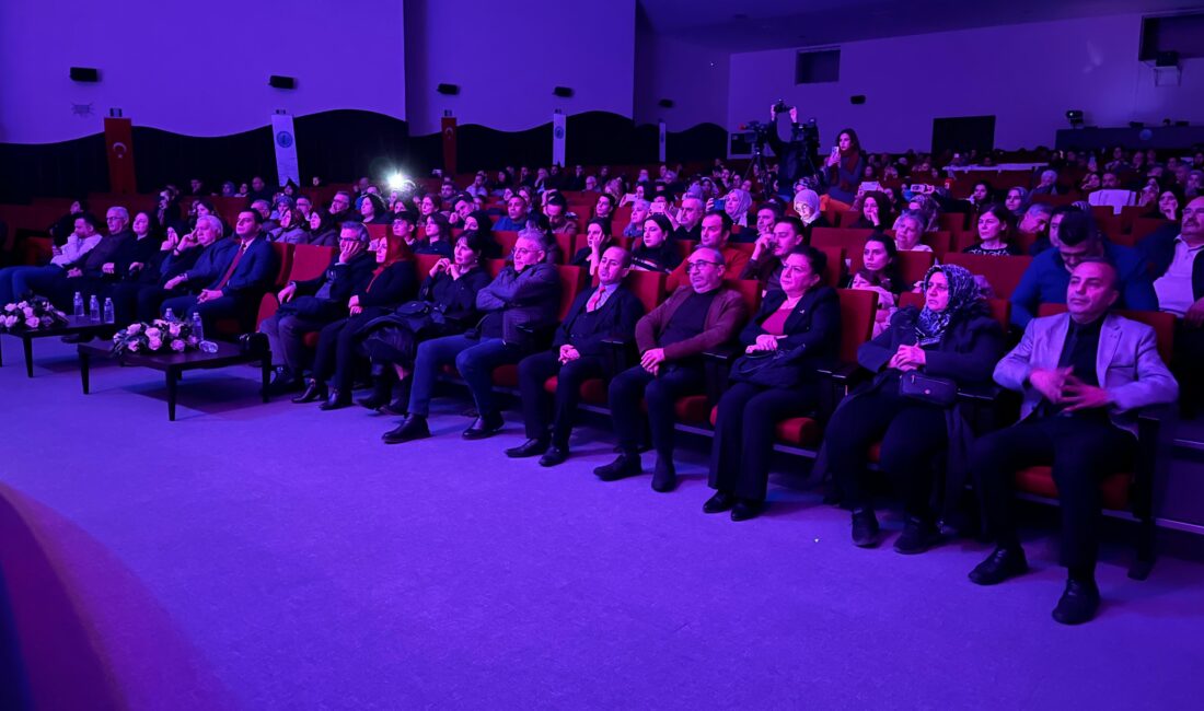 “Şems’in Dilinden Mevlana” izleyiciyle buluştu Afyon Kocatepe Üniversitesi (AKÜ), Hz. Mevlana’nın 751. Vuslat Yıldönümü dolayısıyla
