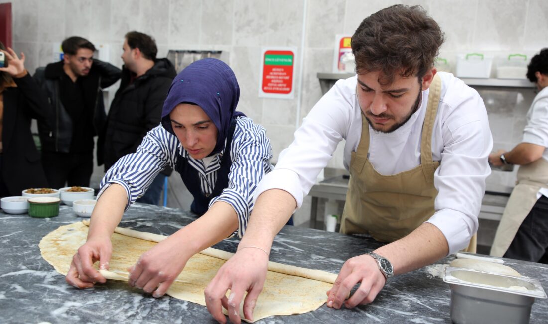Afyon Kocatepe Üniversitesi (AKÜ) Turizm Fakültesinde MasterChef yarışmacısı Ayşe Ekiz,