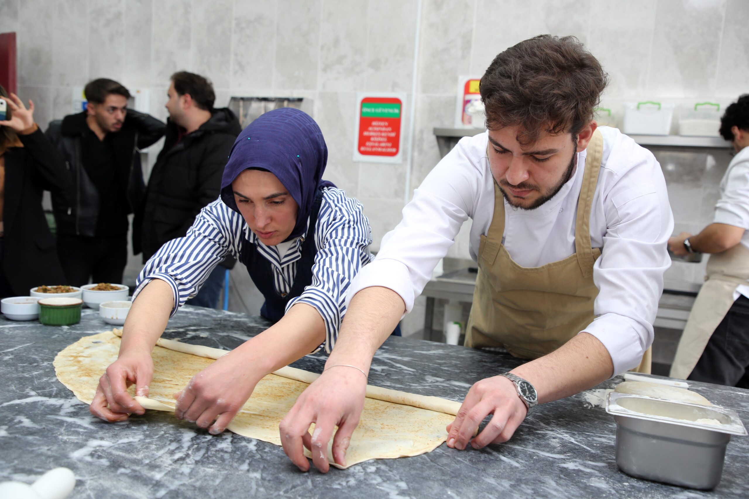 Afyon Kocatepe Üniversitesi (AKÜ) Turizm Fakültesinde MasterChef yarışmacısı Ayşe Ekiz,