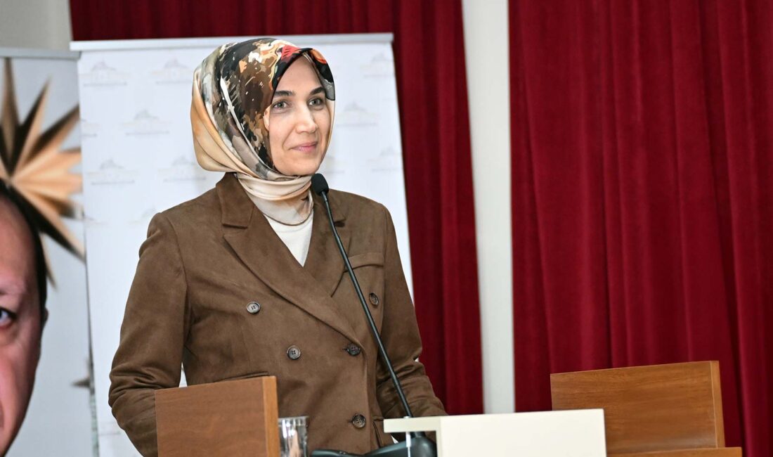   Afyonkarahisar Valisi Kübra Güran Yiğitbaşı, “Narko Gençlik” programında öğrencilerle