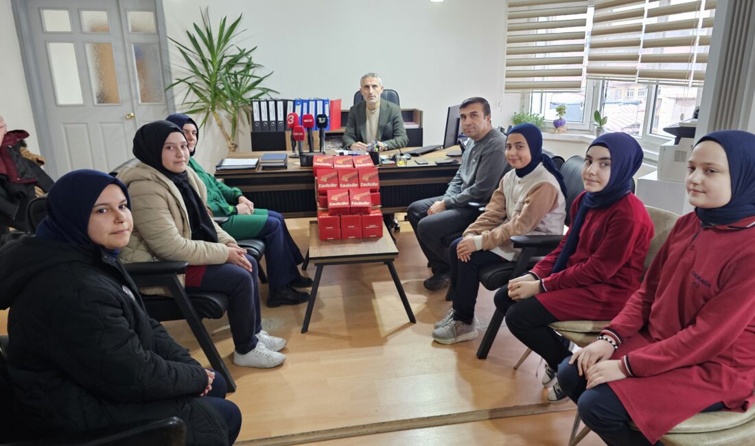 Afyonkarahisar’da Kadınana İmam Hatip Ortaokulu öğrencileri Yerli Malı Haftası dolayısıyla