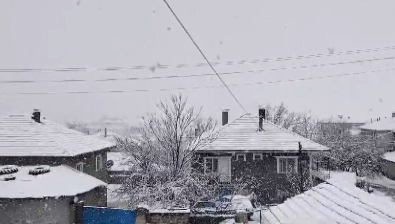 Afyonkarahisar’ın Dinar ilçesine bağlı 20’ye yakın köy ve belde yağan