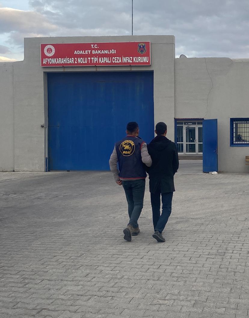 Afyonkarahisar İl Jandarma Komutanlığınca, aranan şahısların tespiti ve yakalanmasına yönelik
