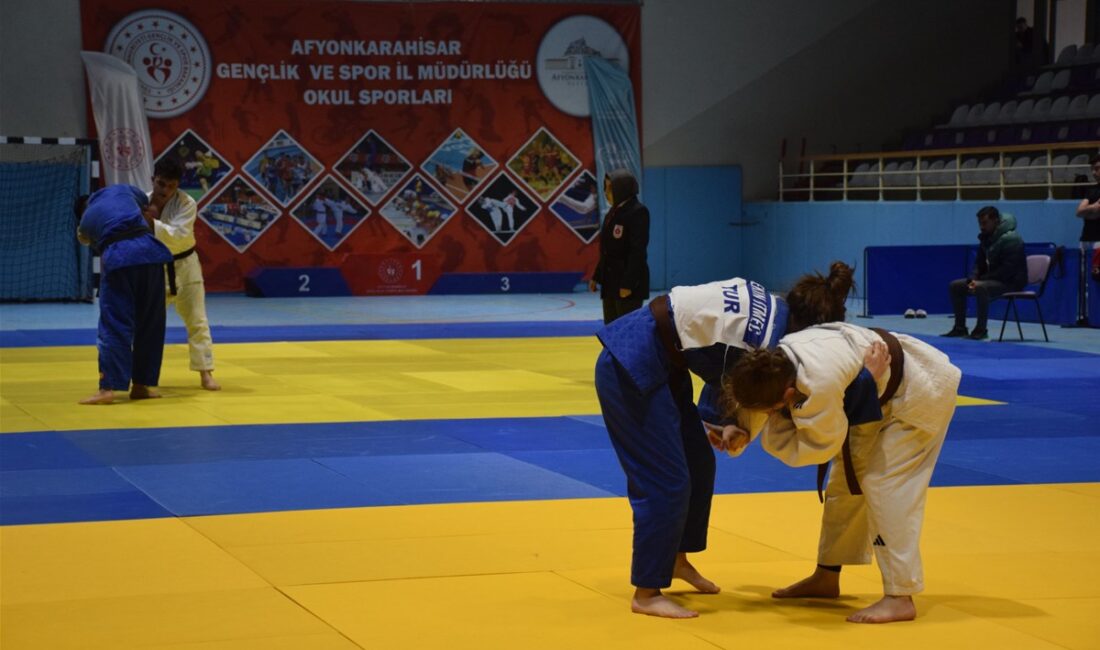 Afyonkarahisar Çiğiltepe Spor Salonu, 14 farklı ilden gelen 175 sporcunun