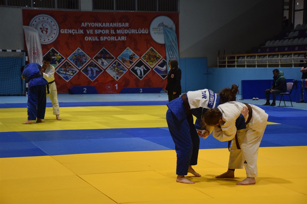 Afyonkarahisar Çiğiltepe Spor Salonu, 14 farklı ilden gelen 175 sporcunun