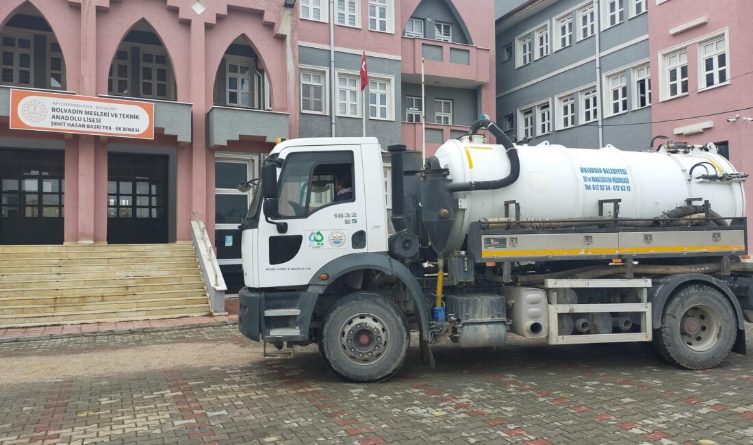 Bolvadin’de altyapı çalışmaları Afyonkarahisar’ın Bolvadin ilçesinde kamu kurum ve kuruluşlarının altyapı yenileme çalışmaları