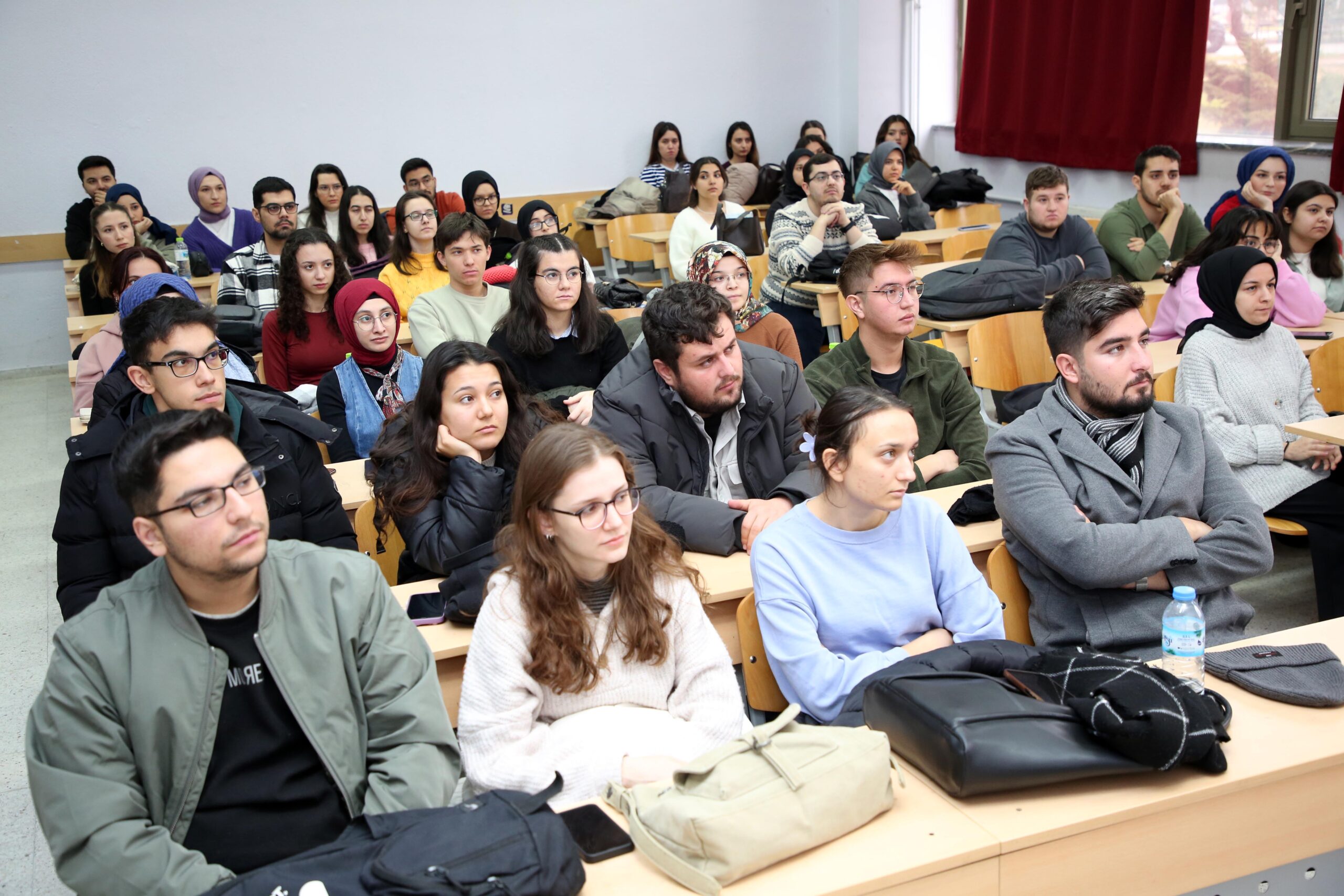 AKÜ’de Matematiksel Oyunlarla Matematiksel Düşünme Eğitimi düzenlendi. Tecrübelerinden anekdotlar paylaşarak