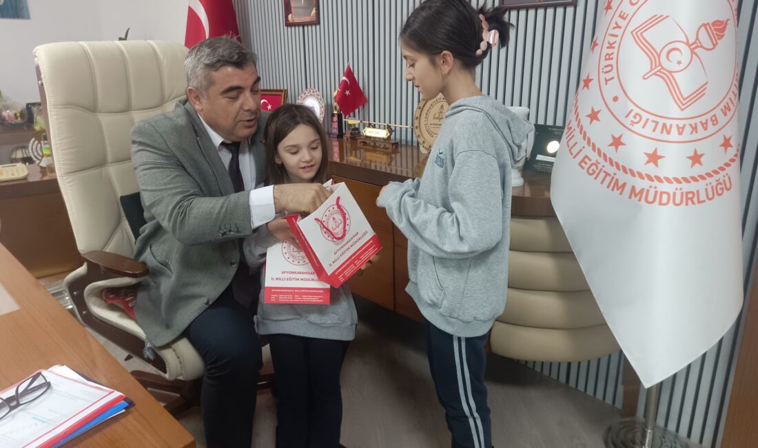 Afyonkarahisar İl Milli Eğitim Müdürü Miraç Sünnetci’nin minik ziyaretçileri vardı.