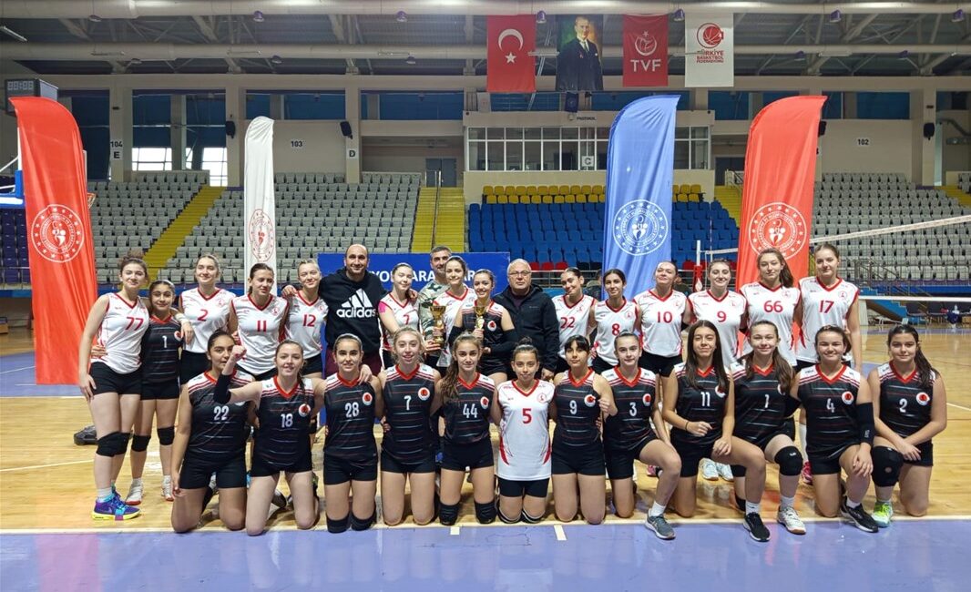 Voleybol kızlarda final heyecanı yaşandı
2024-2025 voleybol küçük kızlar müsabakaları, Veysel Eroğlu Spor Salonu’nda gerçekleştirilen