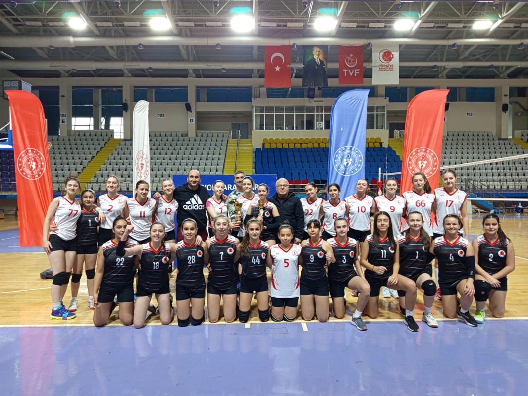 
2024-2025 voleybol küçük kızlar müsabakaları, Veysel Eroğlu Spor Salonu’nda gerçekleştirilen