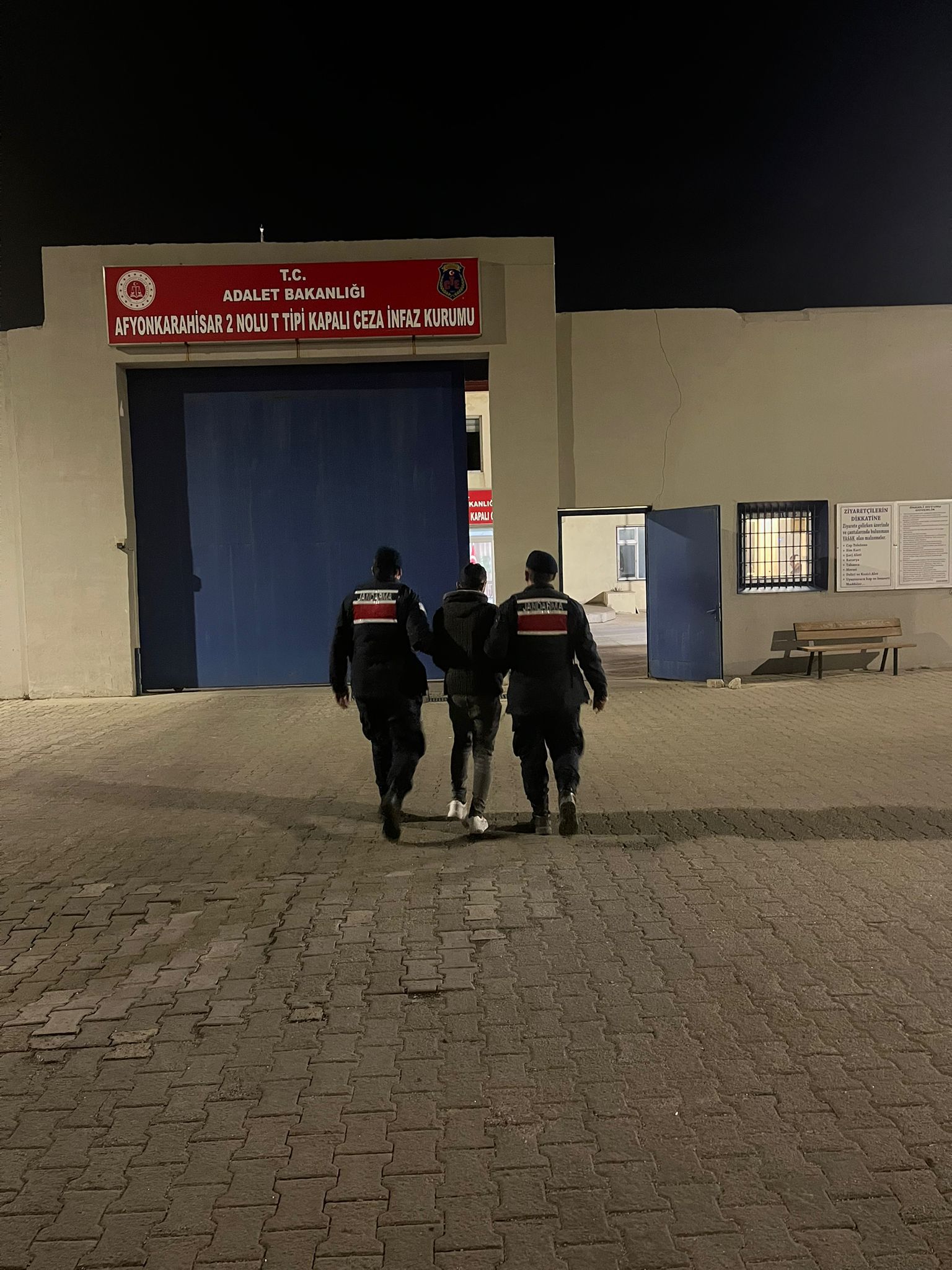 Afyonkarahisar İl Jandarma Komutanlığınca, aranan şahısların tespiti ve yakalanmasına yönelik