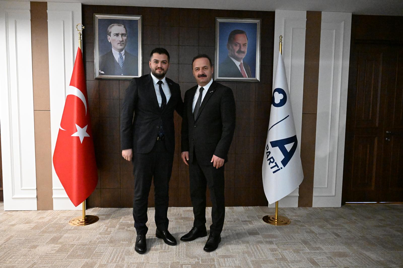 Birçok ilde kurulum aşamasını tamamlayan Anahtar Parti, genel merkezde Genel
